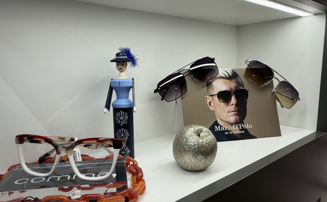 Augenoptik und Hörakustik Kossak: Brillen im Geschäft